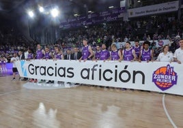 Jugadores y cuerpo técnico dan las gracias a la afición para despedirse de ACB el pasado 9 de mayo.