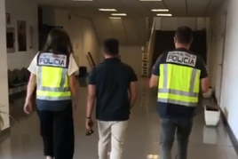 Captura de un vídeo de la detención difundido por la Policía Nacional.