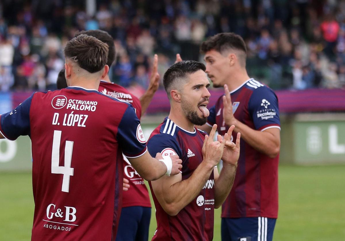 Rubén Yubero celebra el gol del ascenso la temporada pasada.