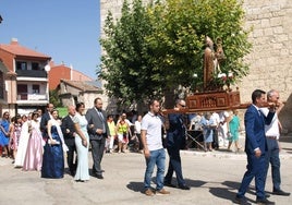 Imagen de archivo de la procesión de San Agustín por las calles de Pedrajas de San Esteban.