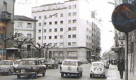 María de Molina y al fondo el antiguo hotel Conde Ansúrez, años 70.