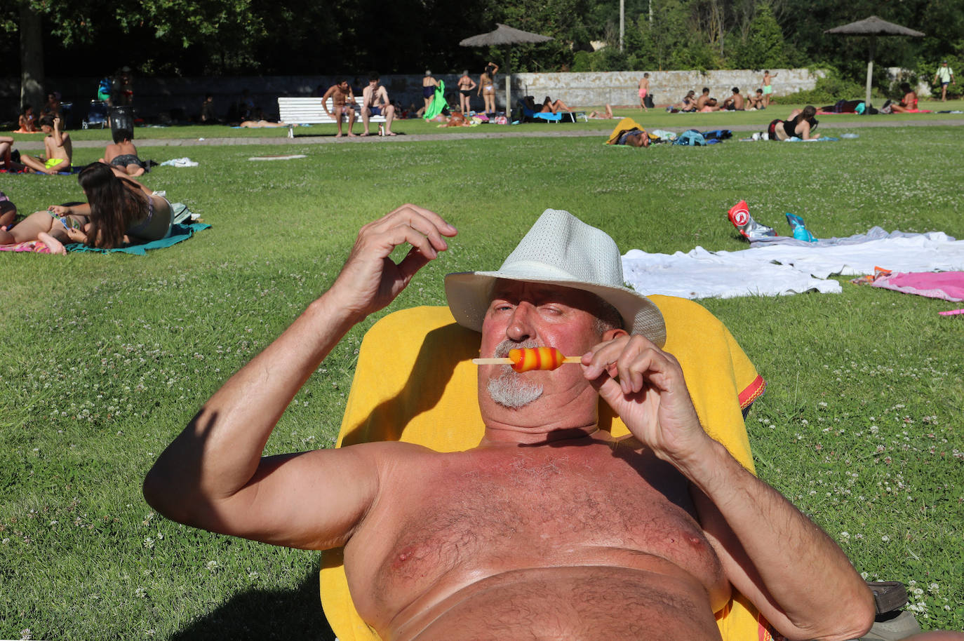 Los palentinos combaten el calor como pueden