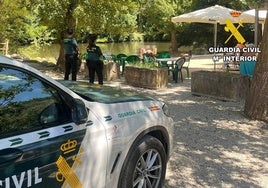 Detenido por desnudarse e invitar a bañarse a varias menores en un río de Burgos