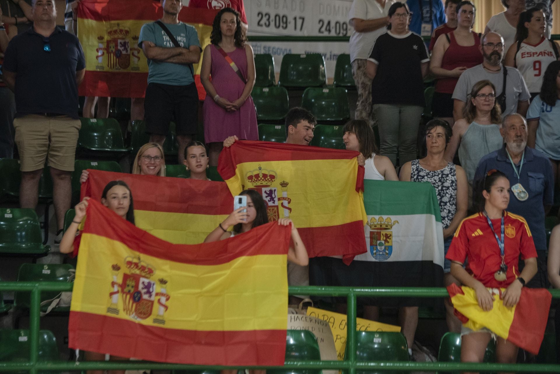 Búscate en las gradas del Pedro Delgado durante el España - Canadá de baloncesto