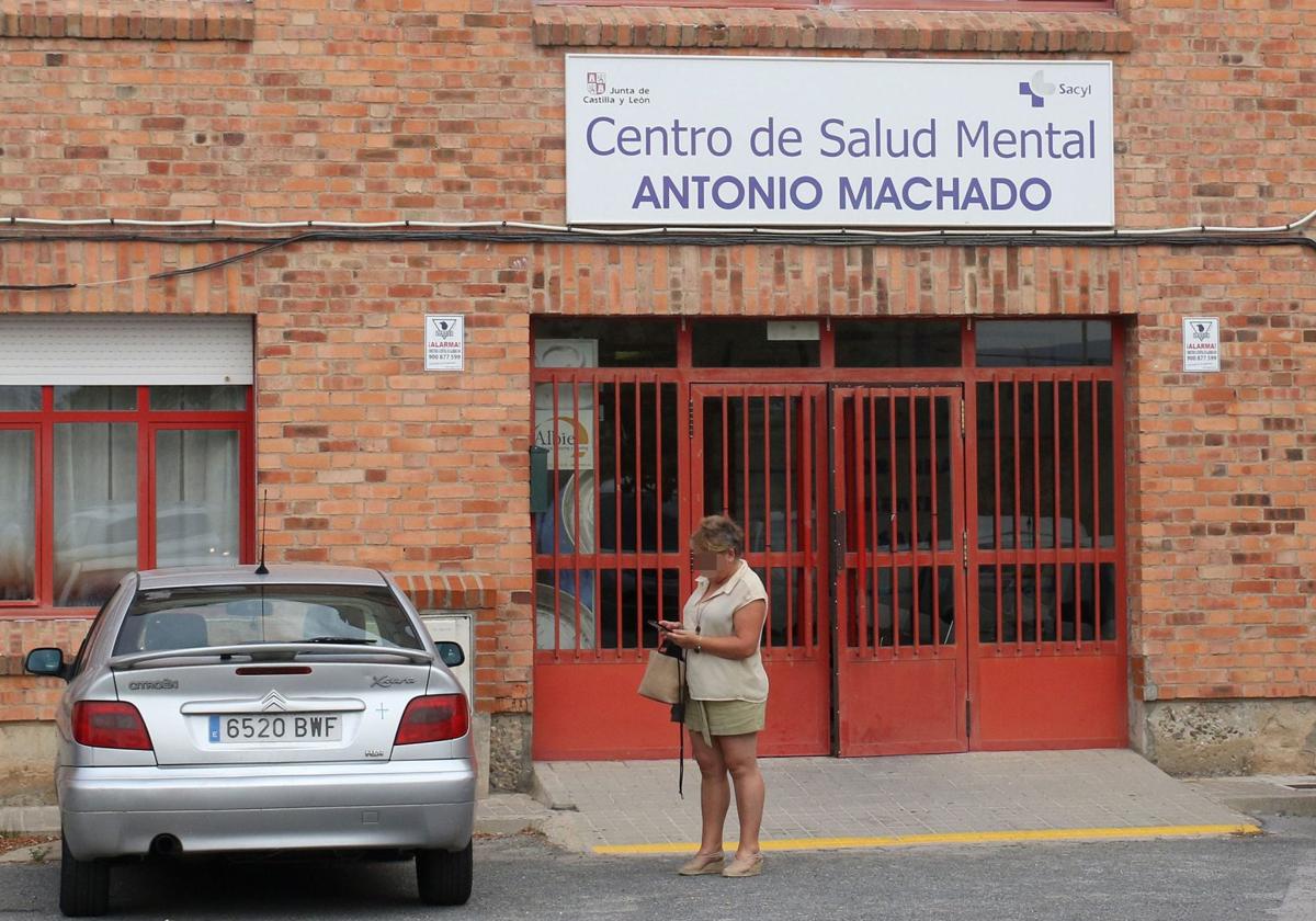 Entrada al centro de salud mental Antonio Machado, en los Altos de la Piedad.