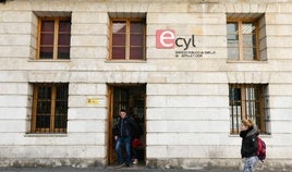 Exterior de una oficina de empleo en Valladolid.