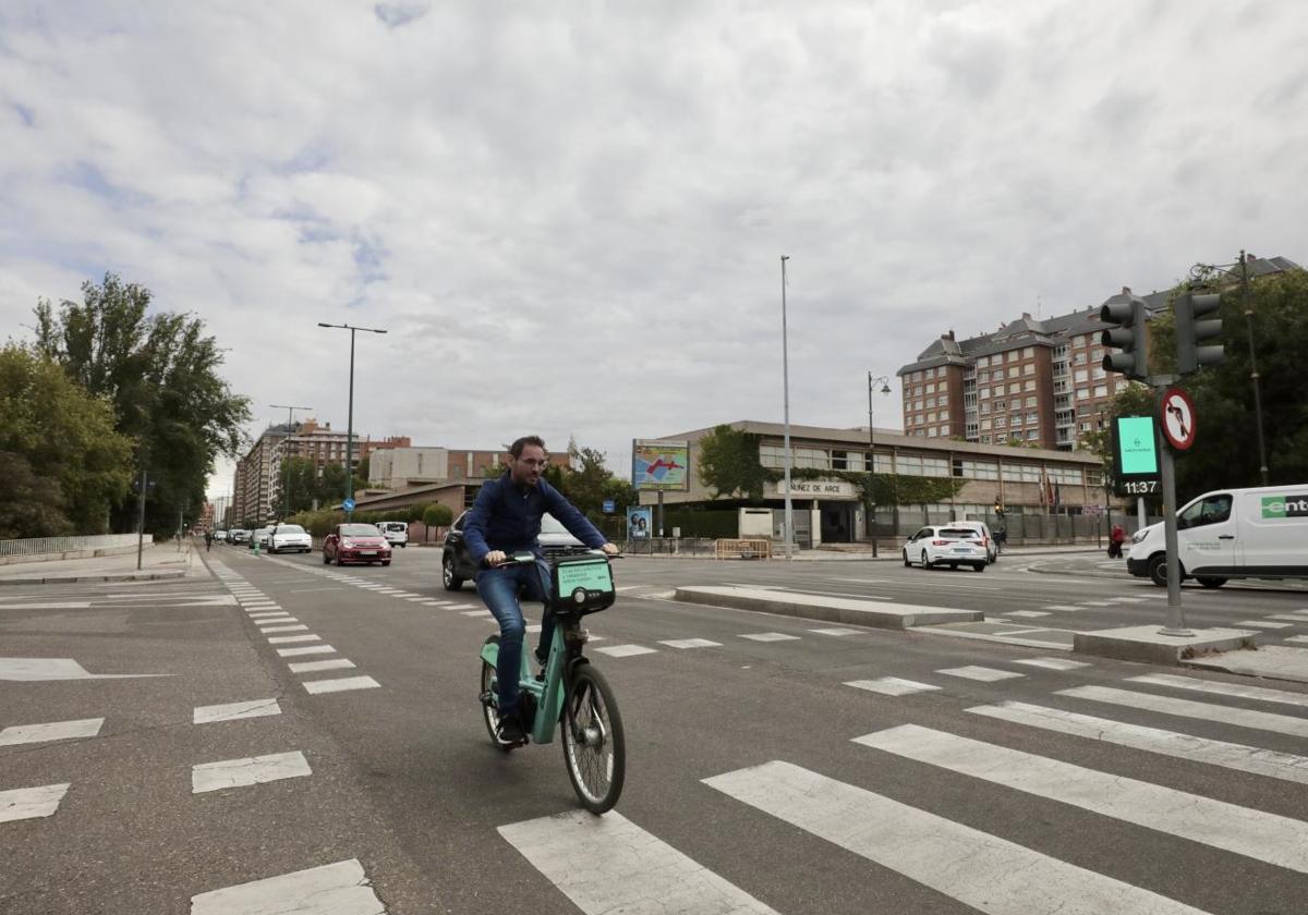 El carril bici del Paseo de Isabel la Católica.