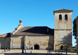 Plaza de la iglesia de Manquillos.