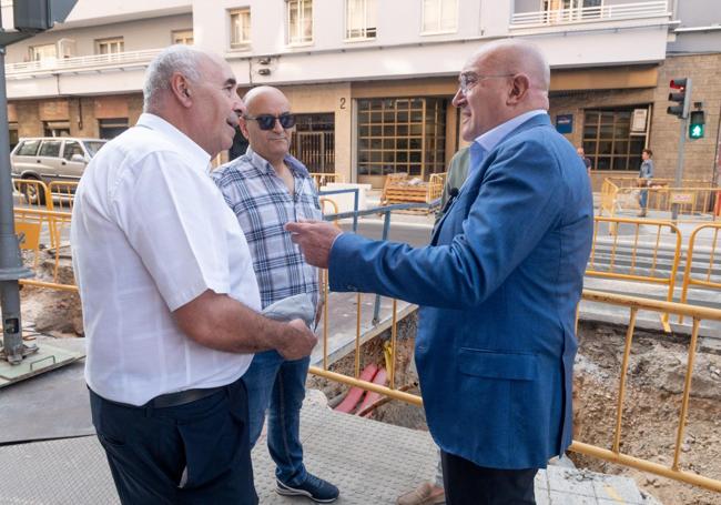 El alcalde de Valladolid visita las obras de la calle Mirabel.