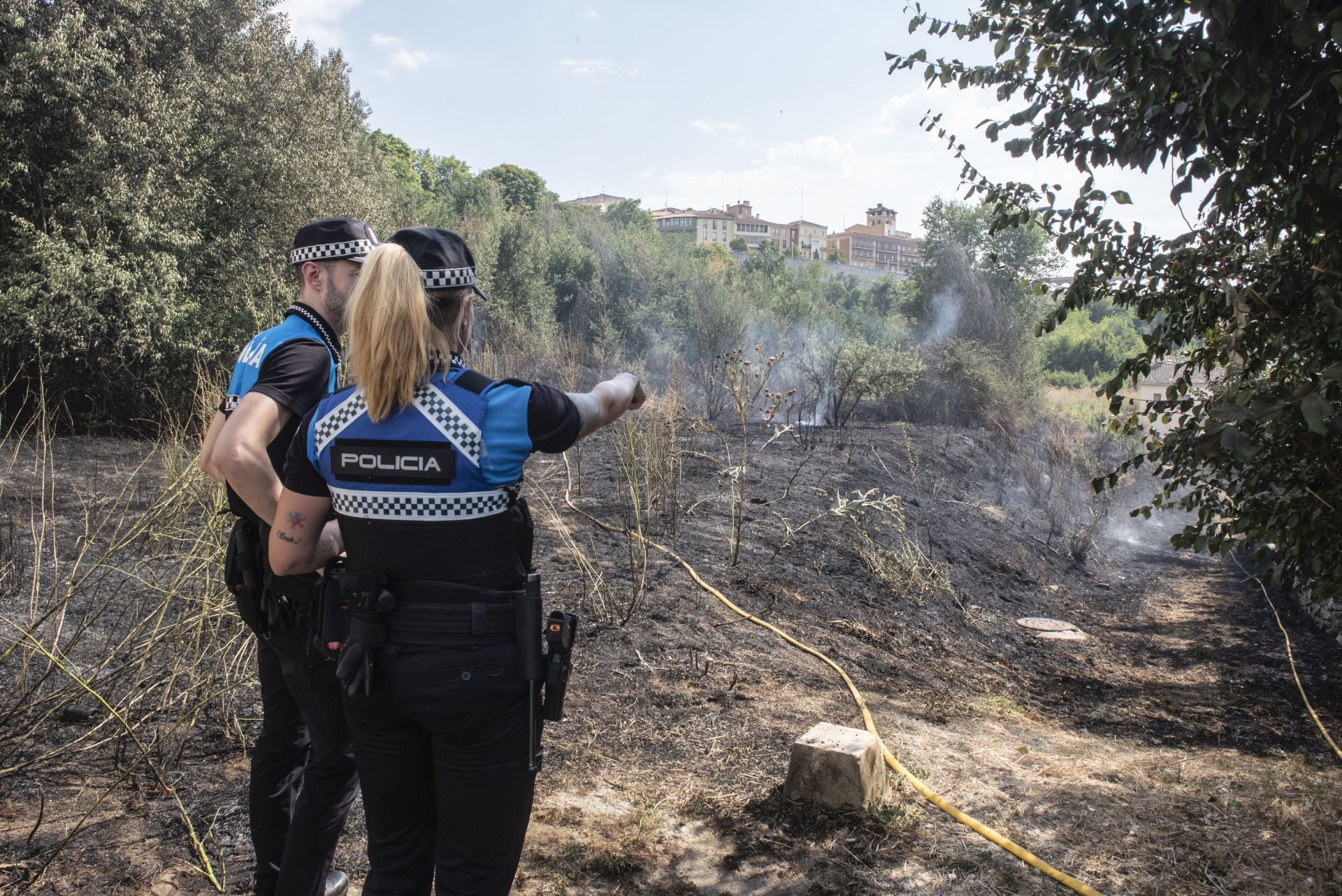 Fotografías del incendio junto al centro de salud de San Lorenzo