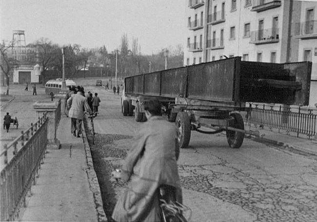 Traslado de la Plataforma por el Viaducto del Arco de Ladrillo.