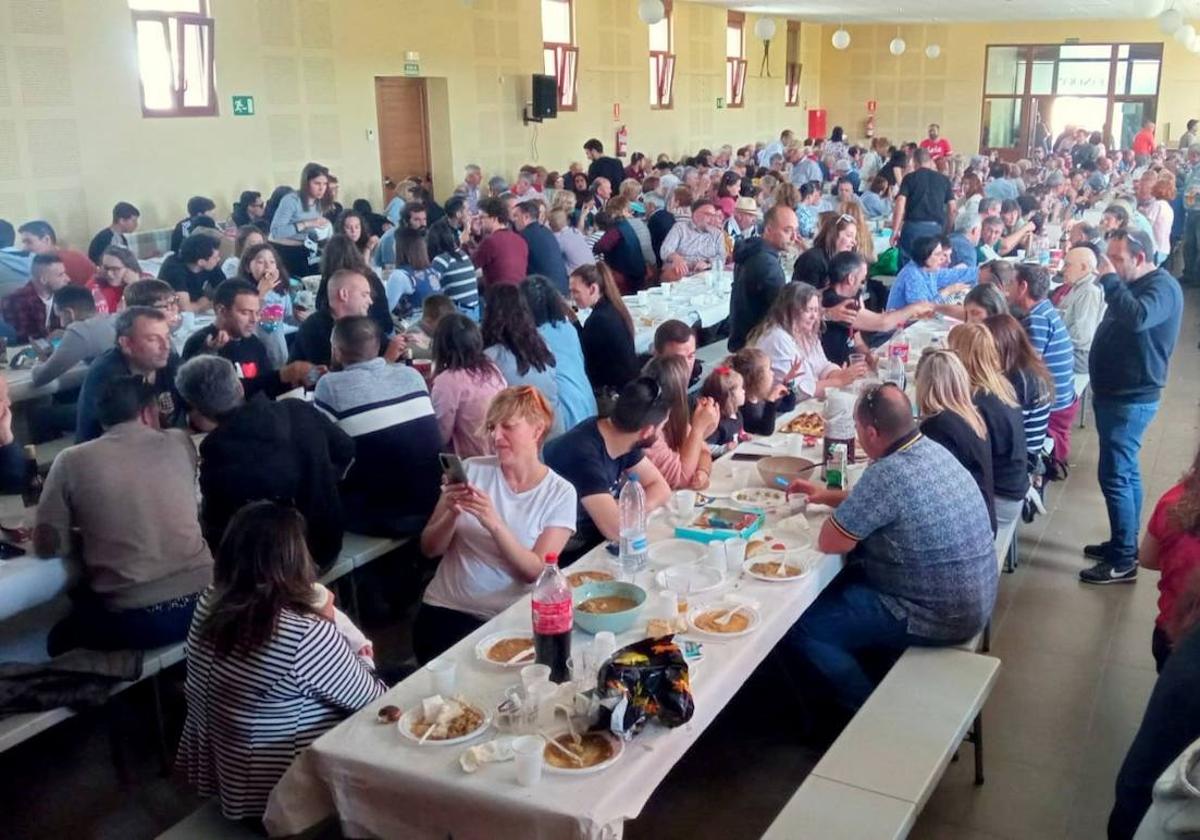 Comida del Día del Veraneante 2023 en Villaviudas.