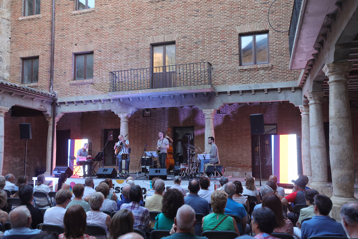 Los atardeceres llenan de música el castillo de Monzón