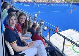 La Princesa Leonor y la Infanta Sofía en el partido de la selección española de hockey femenino ante la de Gran Bretaña.