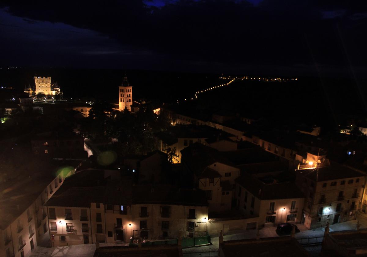 Vista de Segovia por la noche.