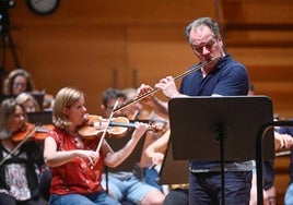 Emmanuel Pahud, en un ensayo con la OSCyL la pasada primavera.