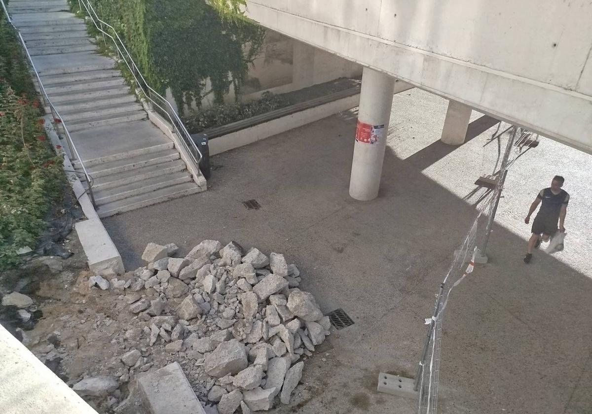 Obras para el futuro ascensor de Pilarica, entre la plaza de Rafael Cano y la calle de la Salud.