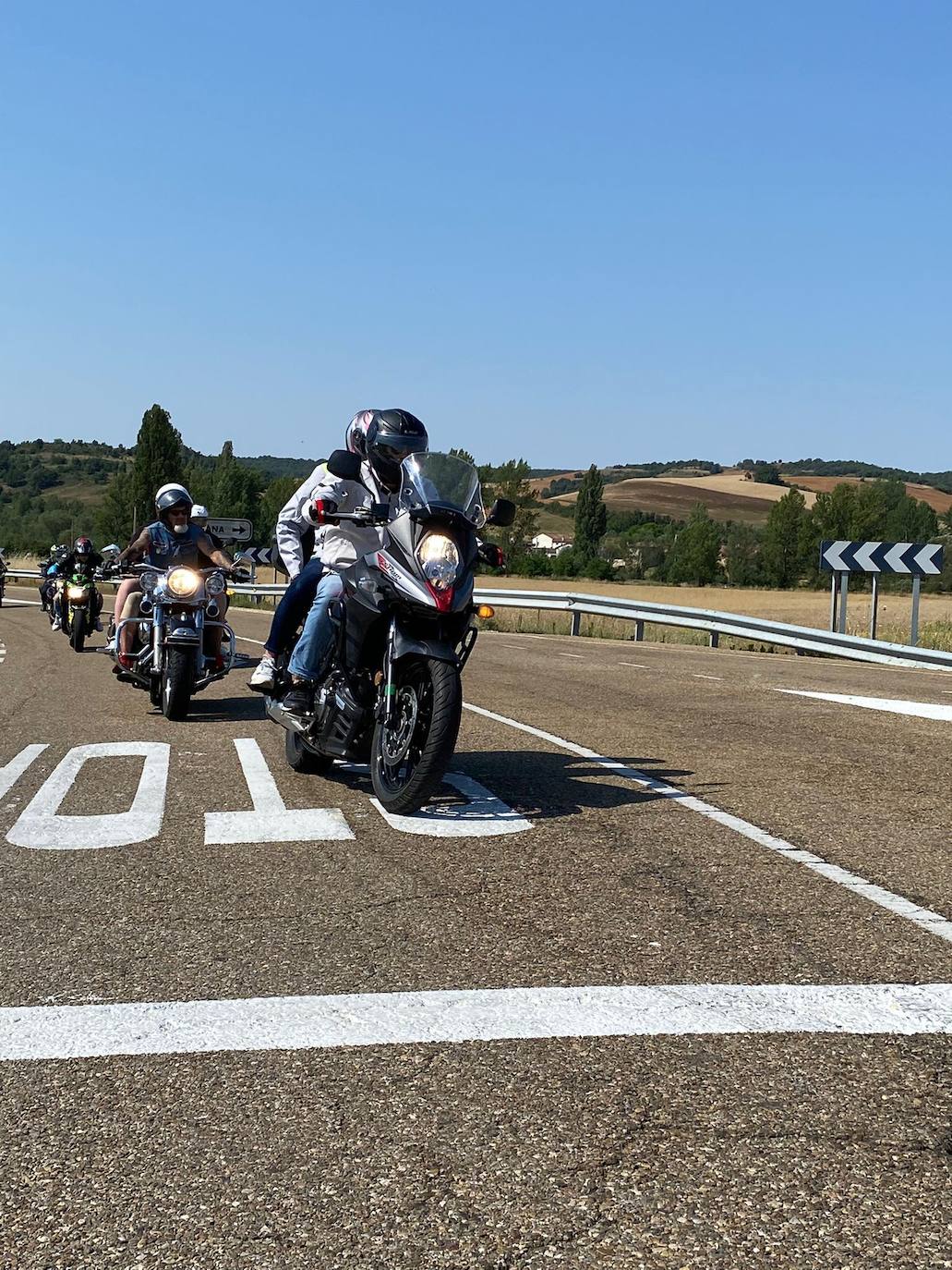 Un centenar de motos rugen en Saldaña