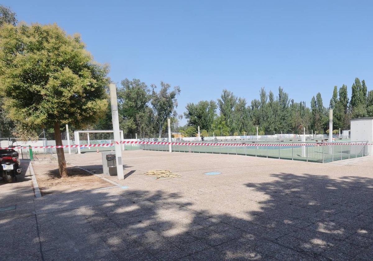 Piscina olímpica cerrada en el Sotillo por una avería en la depuradora.