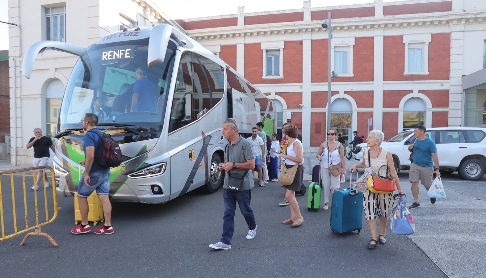 Renfe inicia los traslados en bus a Cantabria por las obras del AVE