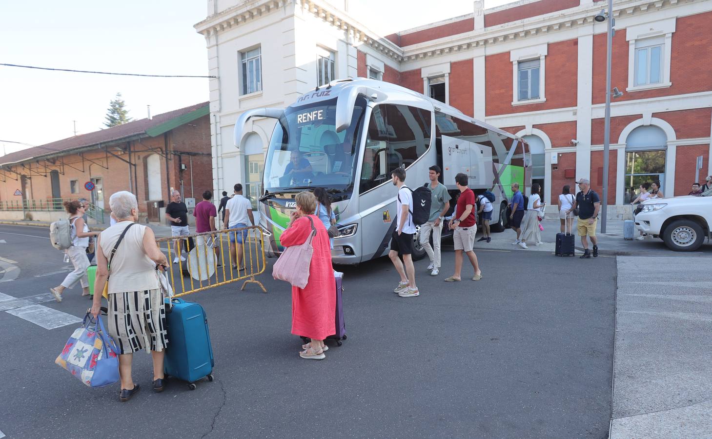 Renfe inicia los traslados en bus a Cantabria por las obras del AVE