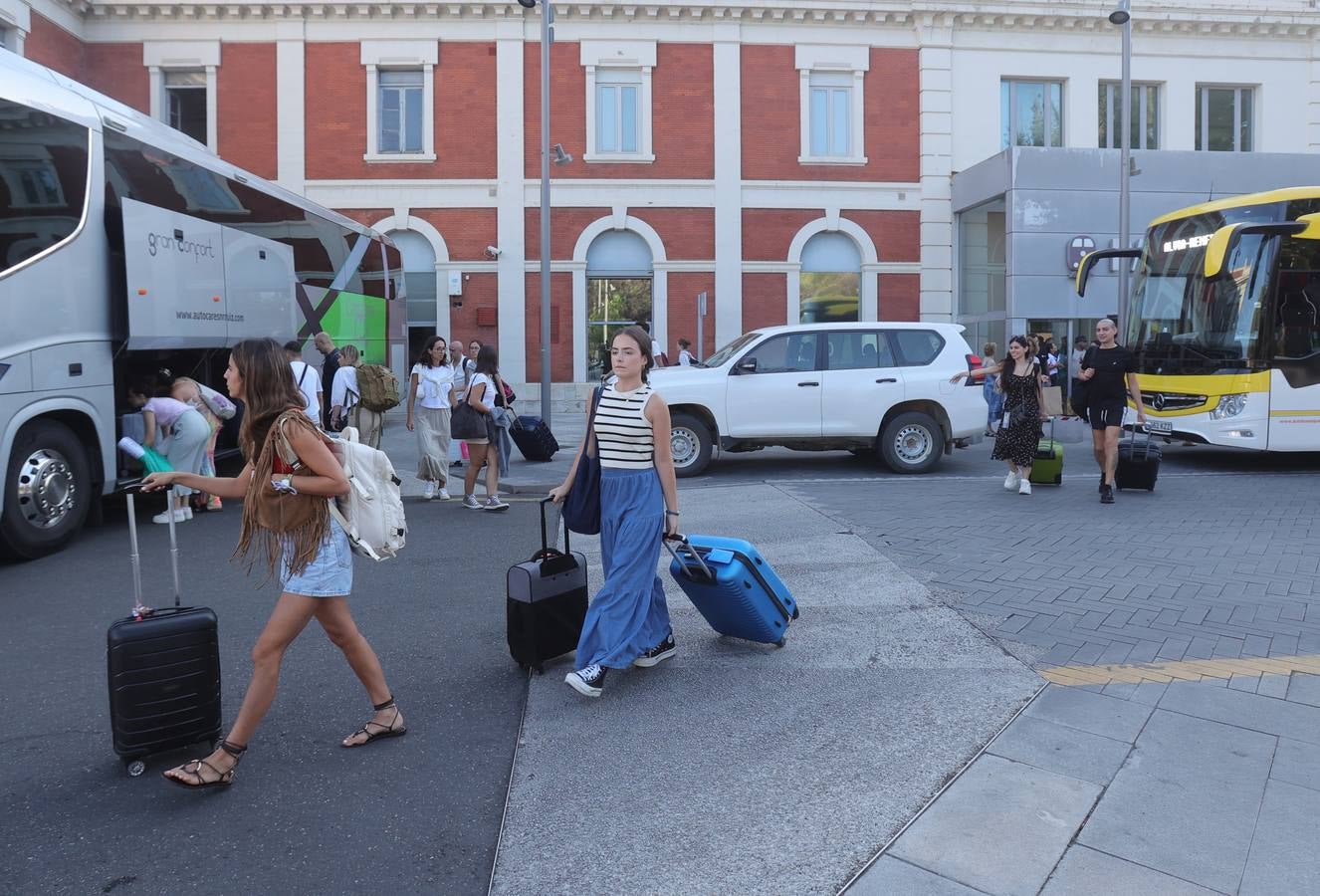 Renfe inicia los traslados en bus a Cantabria por las obras del AVE