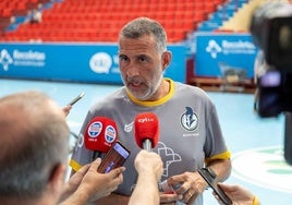 David Pisonero, entrenador del Recoletas, durante la rueda de prensa.