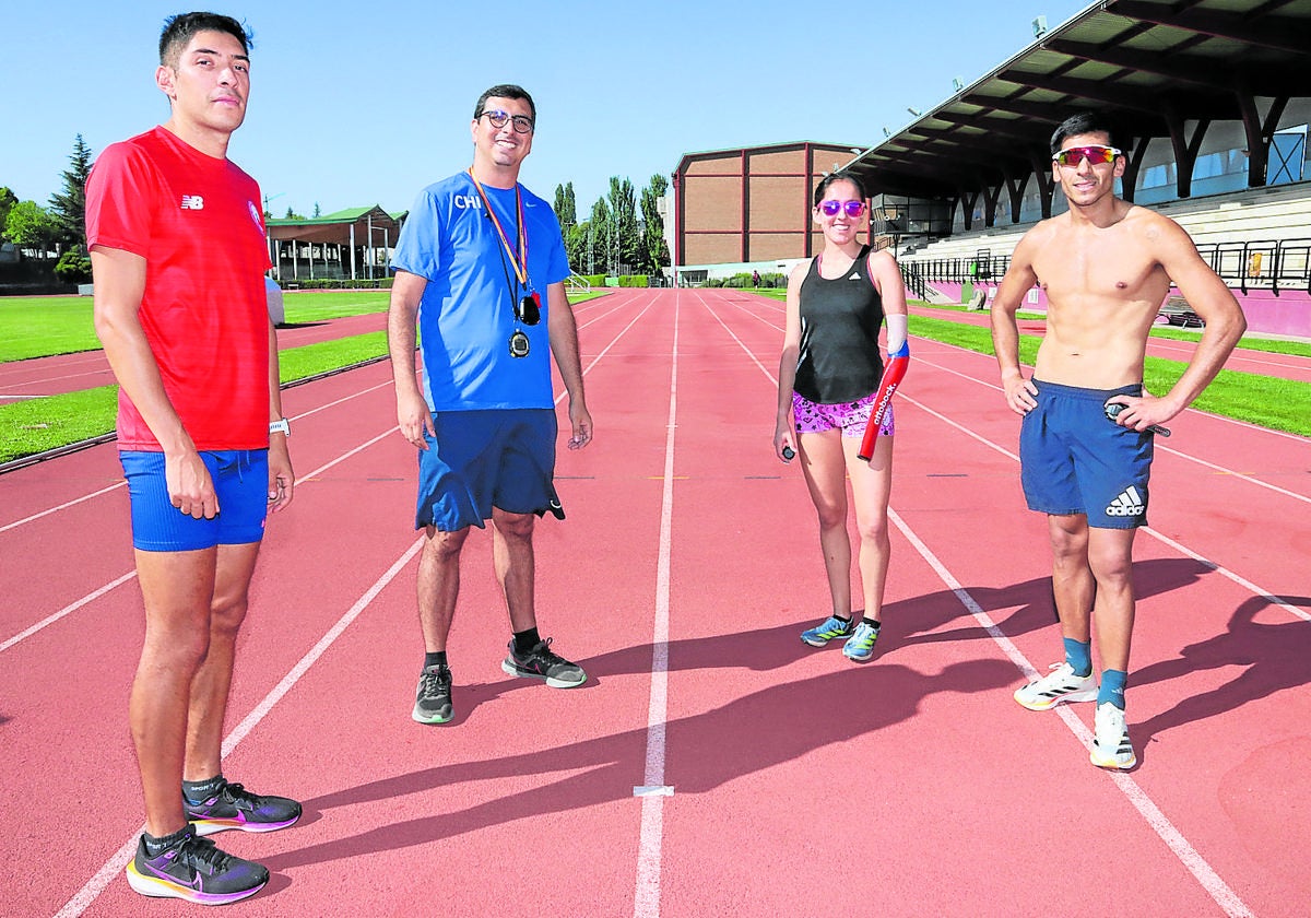 Atletas chilenos, durante uno de sus entrenamientos en las pistas Antonio Prieto