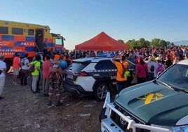 Voluntarios reciben instrucciones para iniciar las batidas de búsqueda del varón desaparecido.