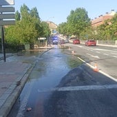 Un nuevo reventón obliga a cortar un carril en la avenida Vía Roma