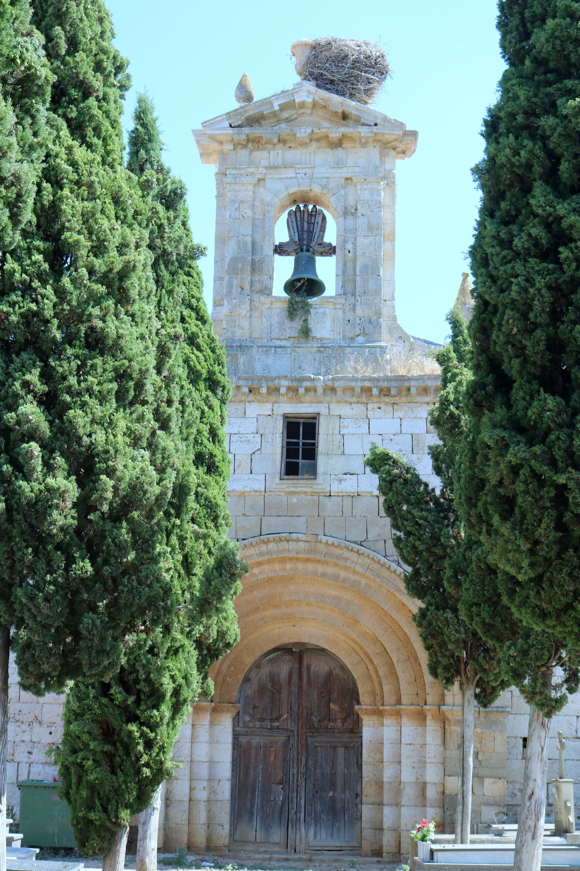 La doncella Doña Inés muestra el patrimonio de Torquemada