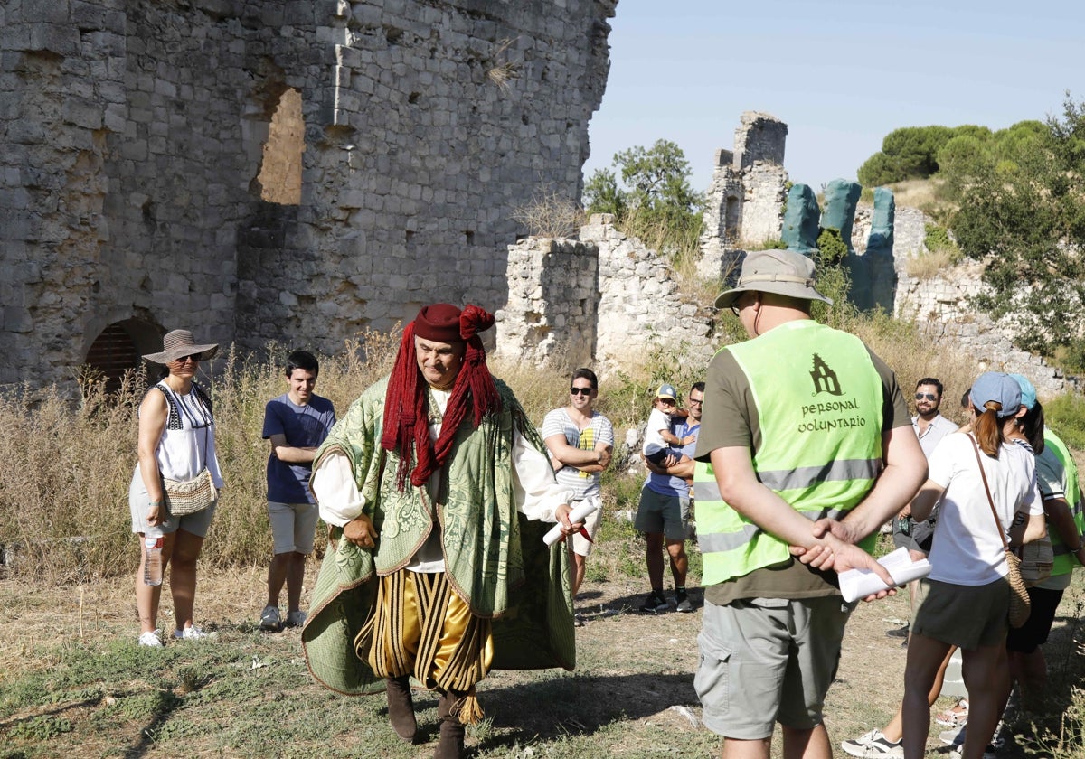 Una de las visitas teatralizadas por el complejo arqueológico del monasterio.