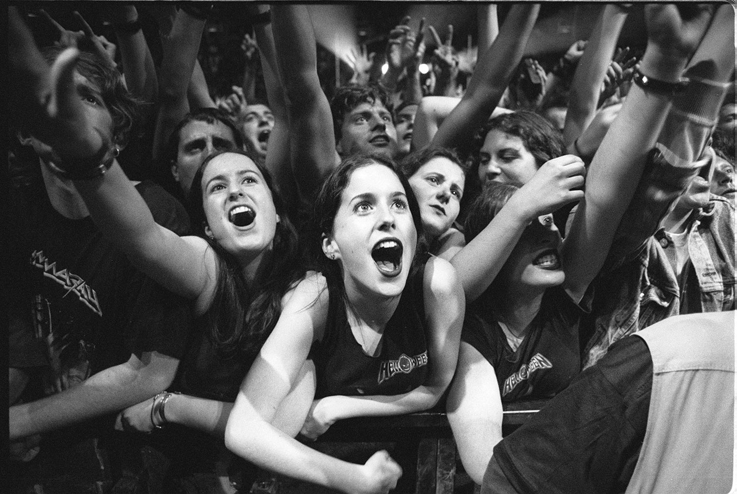 24/5/1998 Fans durante el concierto de Iron Maiden en la Plaza de toros de Laguna de Duero