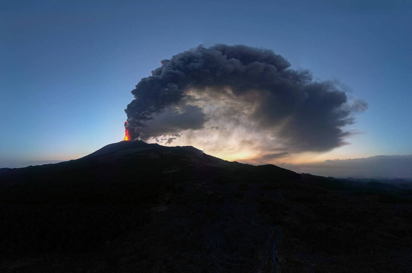 El Etna entra en erupción