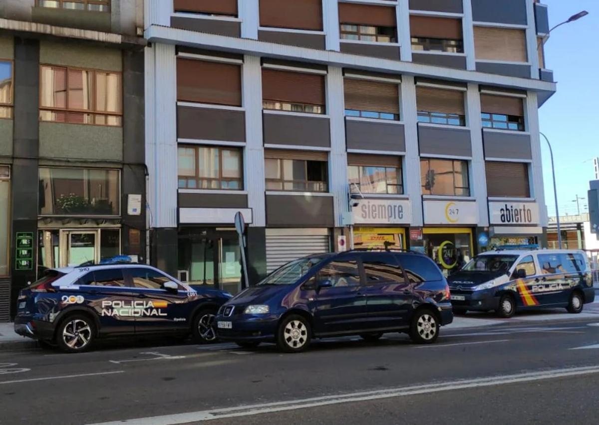 Imagen secundaria 1 - Agentes en el hotel Riosol.