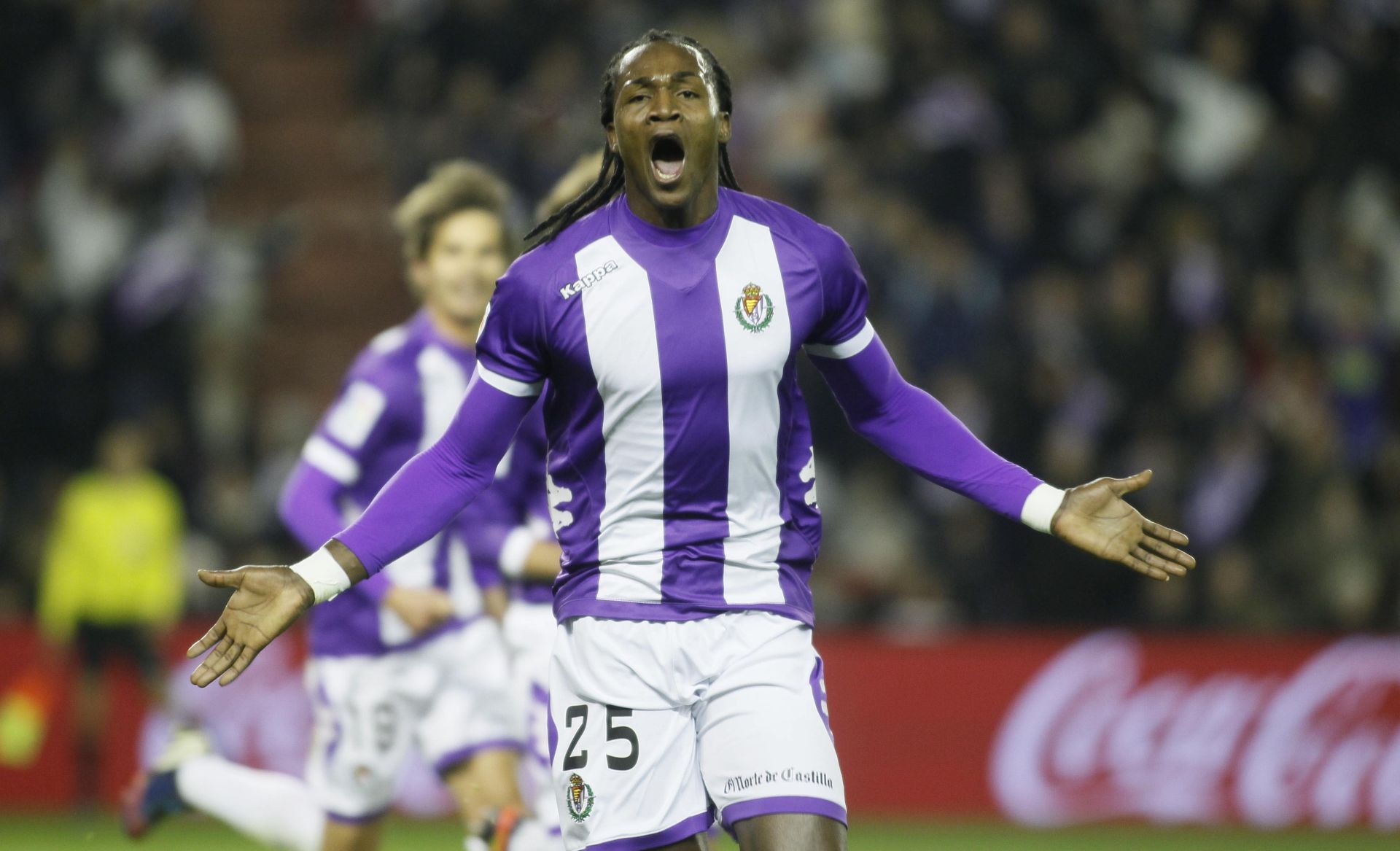 Manucho celebra un gol ante el Real Madrid, en el año 2012.