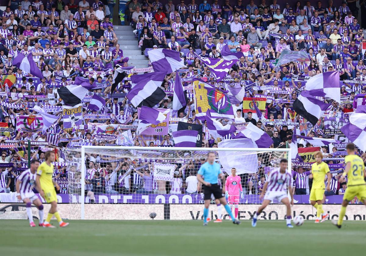 Aficionados del Real Valladolid en el partido contra el Villarreal B.