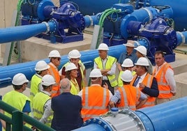 María González Corral durante su visita a las obras de modernización del regadío de la Comunidad de Regantes del Canal Alto de Villares, en Villarejo de Órbigo (León).