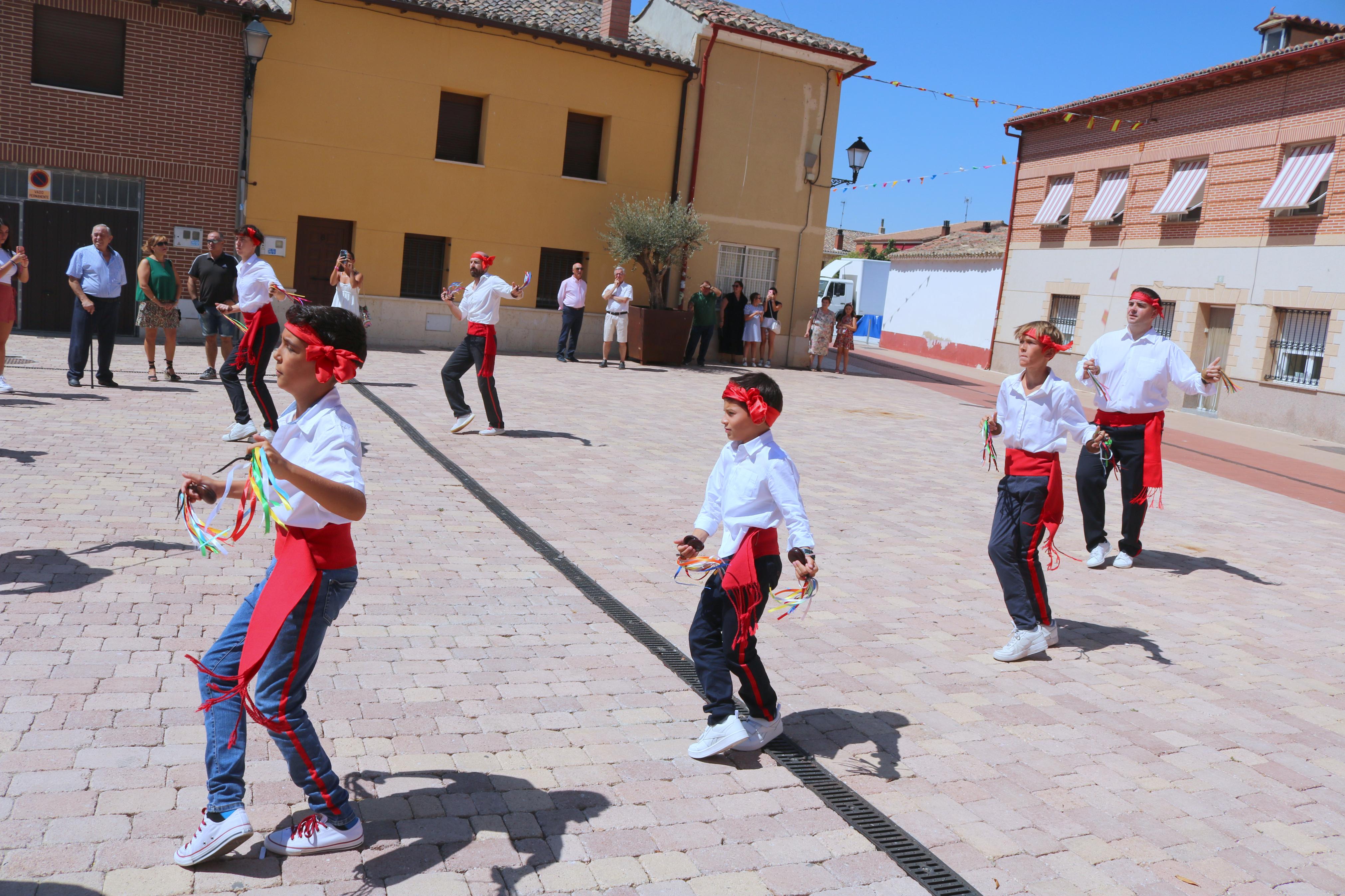 Danzas y vivas en honor a San Mamés