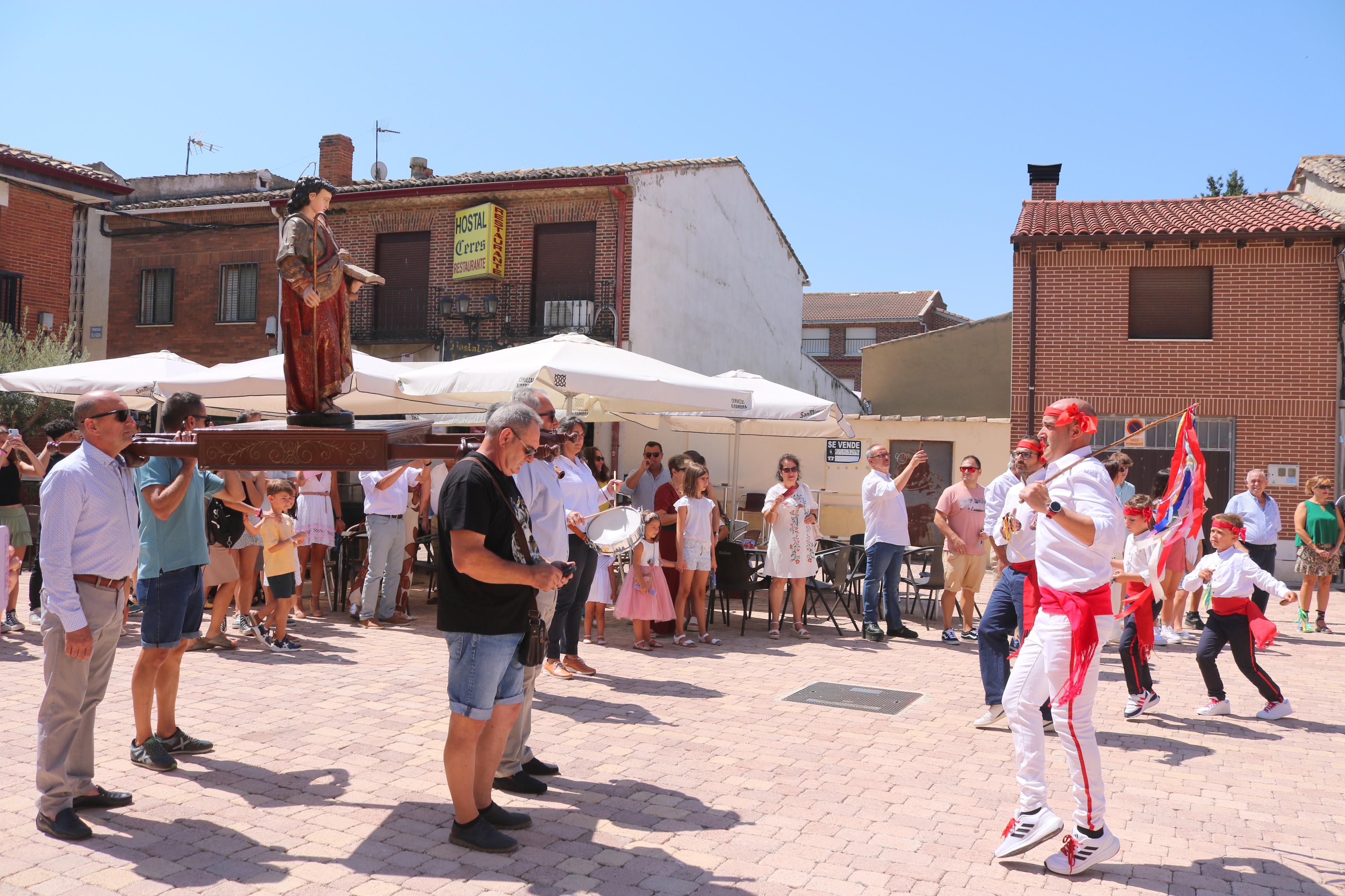 Danzas y vivas en honor a San Mamés