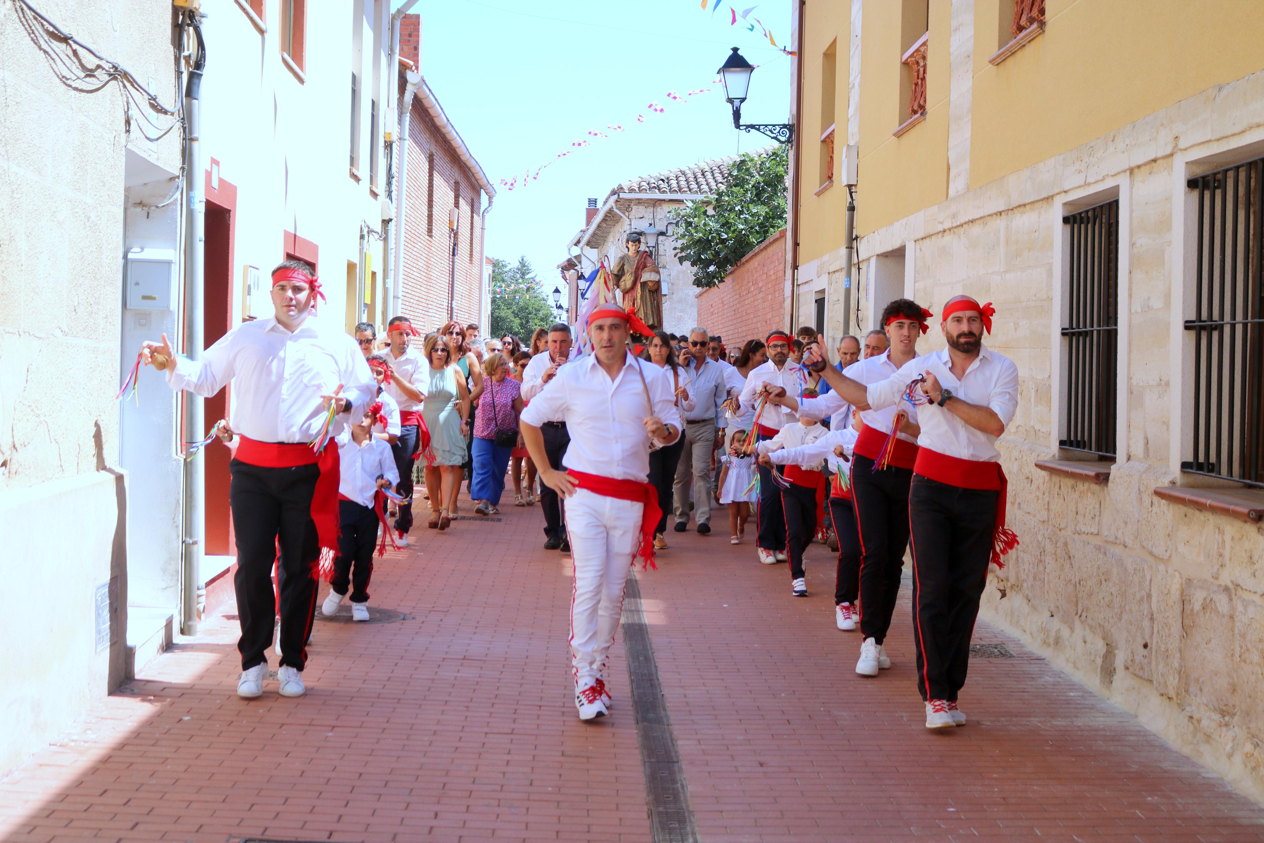 Danzas y vivas en honor a San Mamés