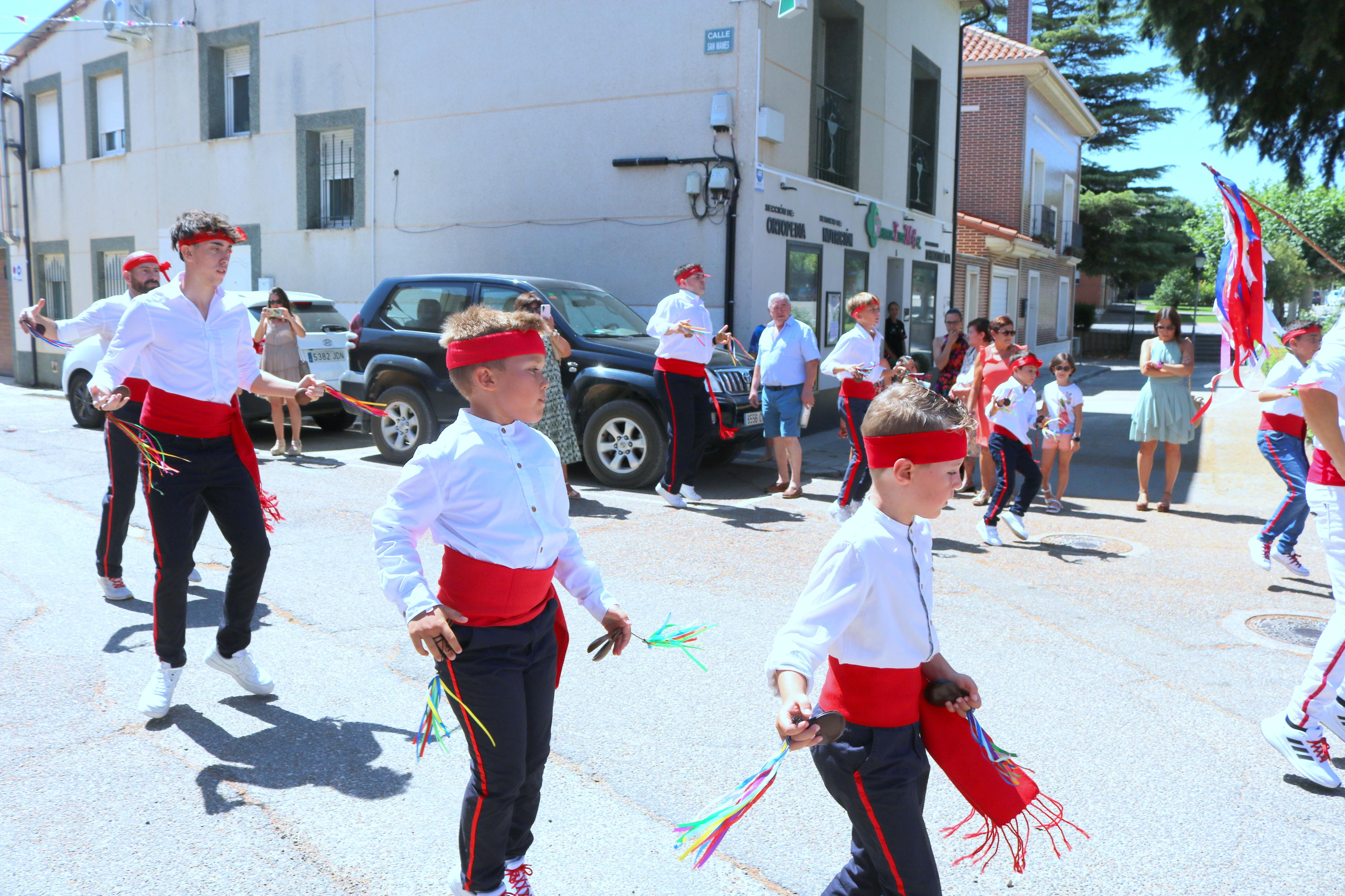 Danzas y vivas en honor a San Mamés