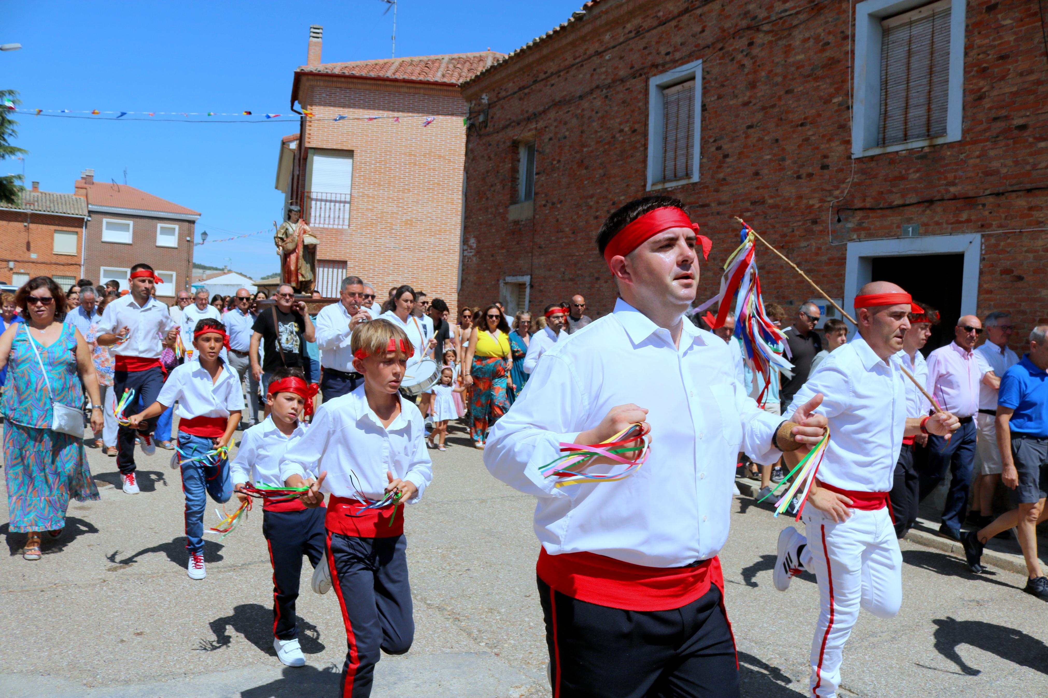 Danzas y vivas en honor a San Mamés