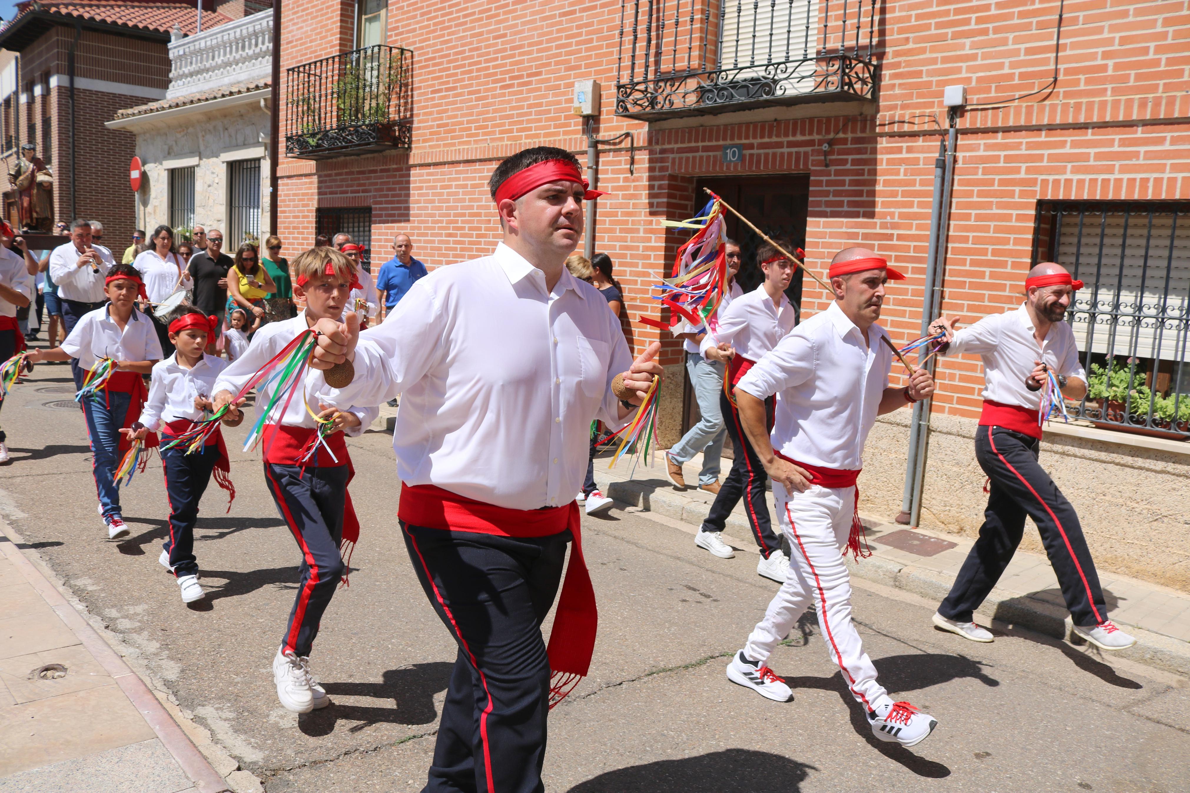 Danzas y vivas en honor a San Mamés