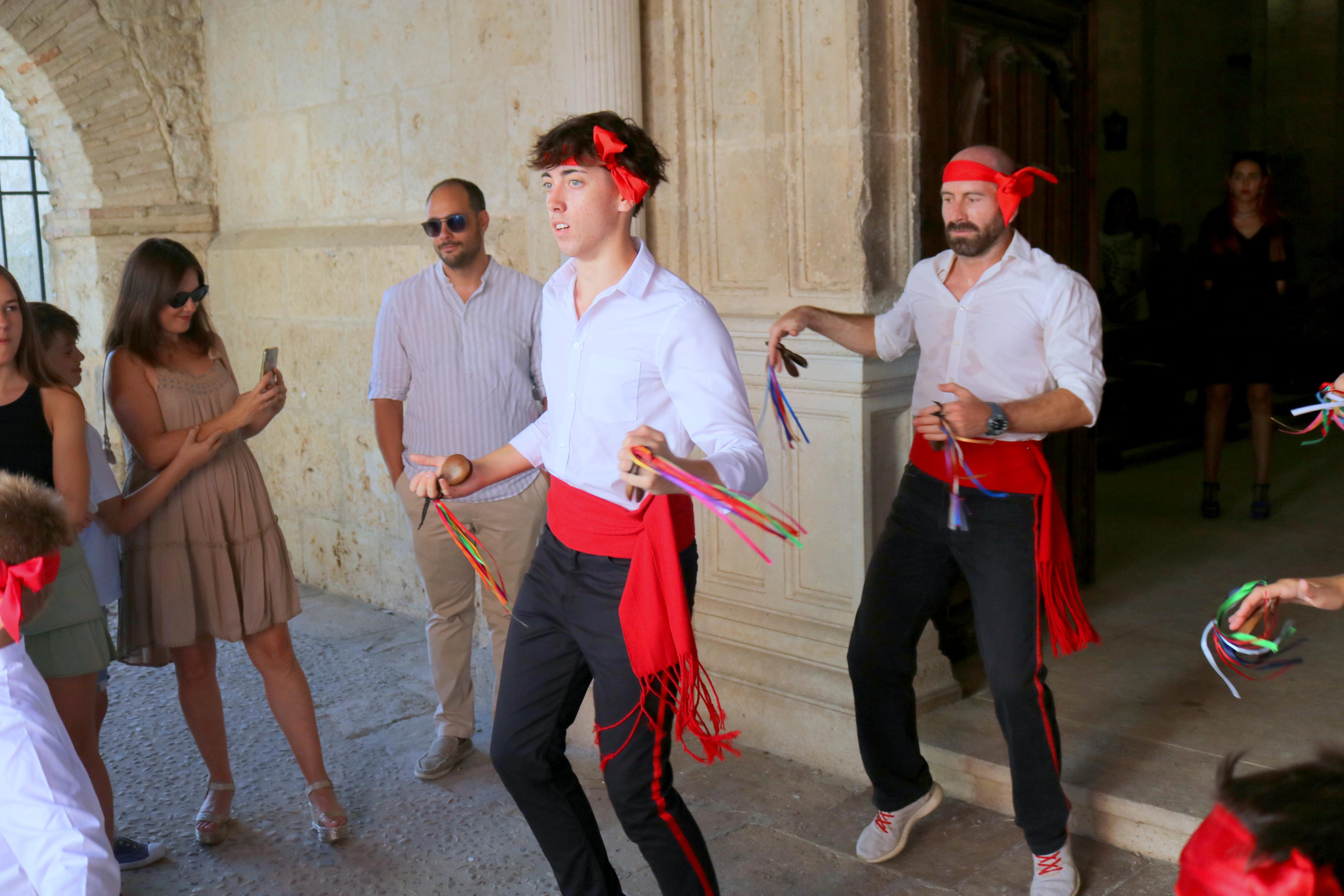 Danzas y vivas en honor a San Mamés