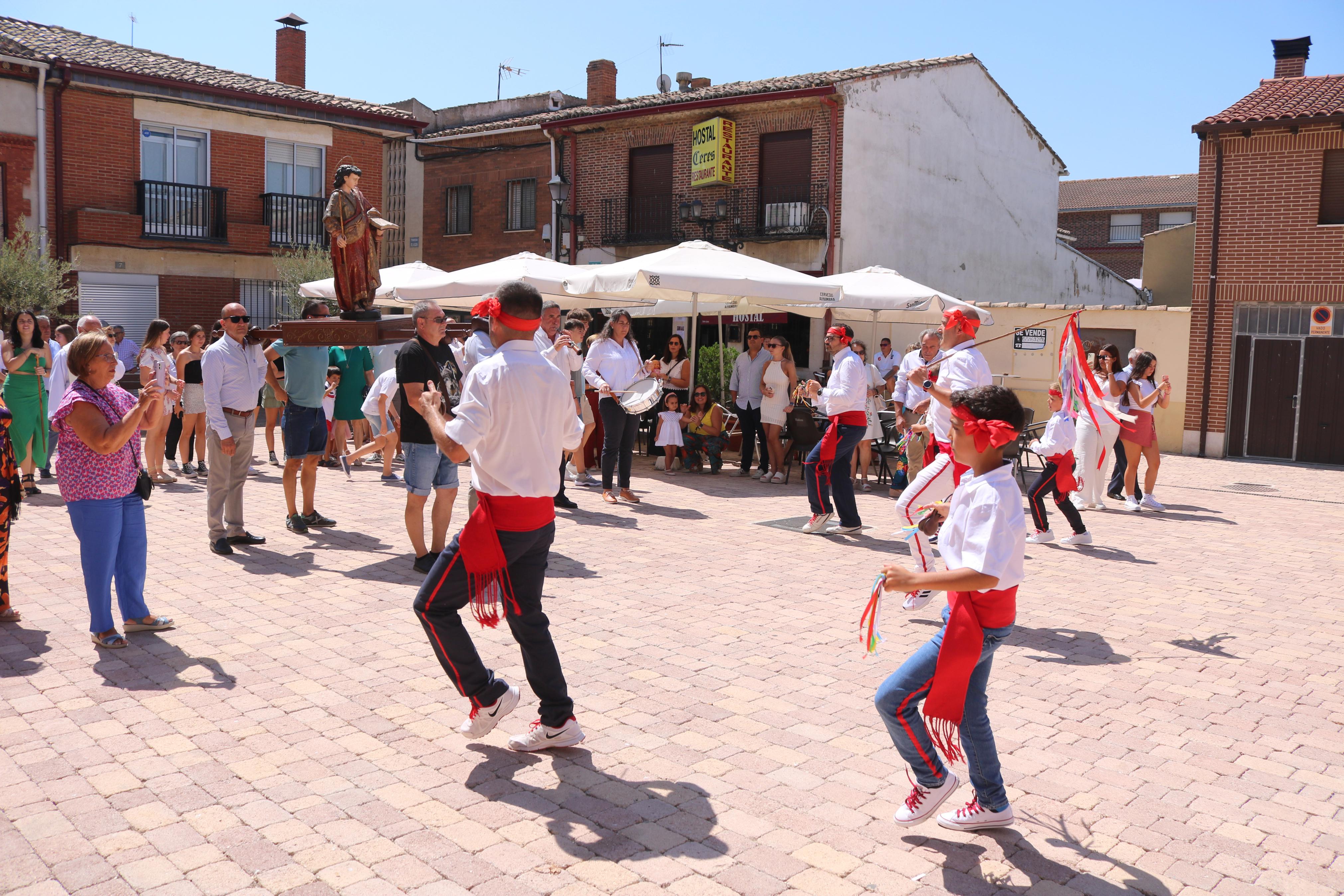 Danzas y vivas en honor a San Mamés