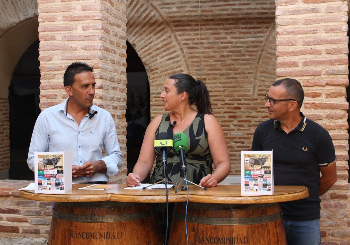 Moisés Santana, Patricia Carreño y Ángel Andrade en la presentación