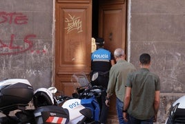 Zarandona y su jefe de Área visitan el inmueble de la calle Asunción.