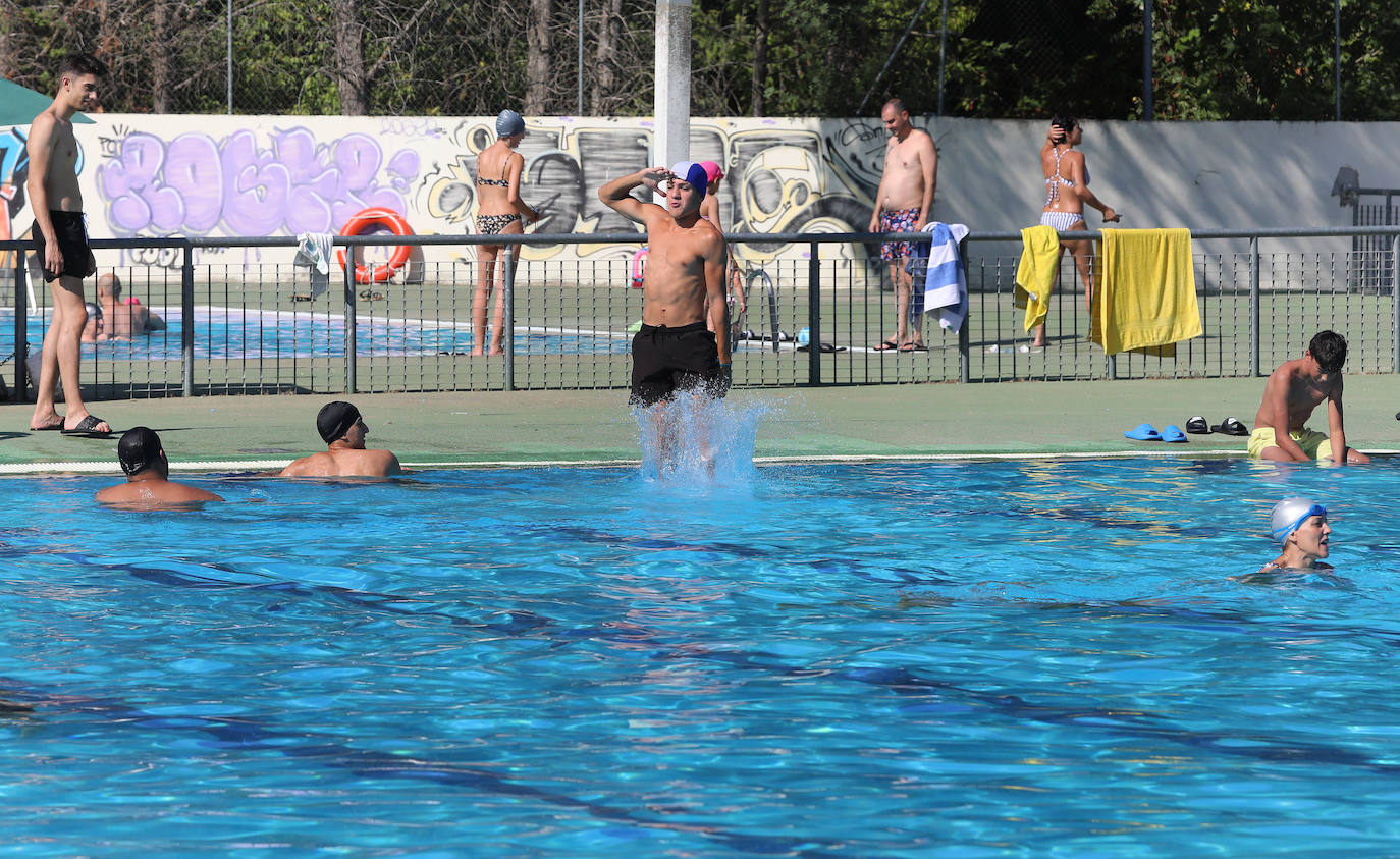 La ola de calor abarrota las piscinas de Palencia