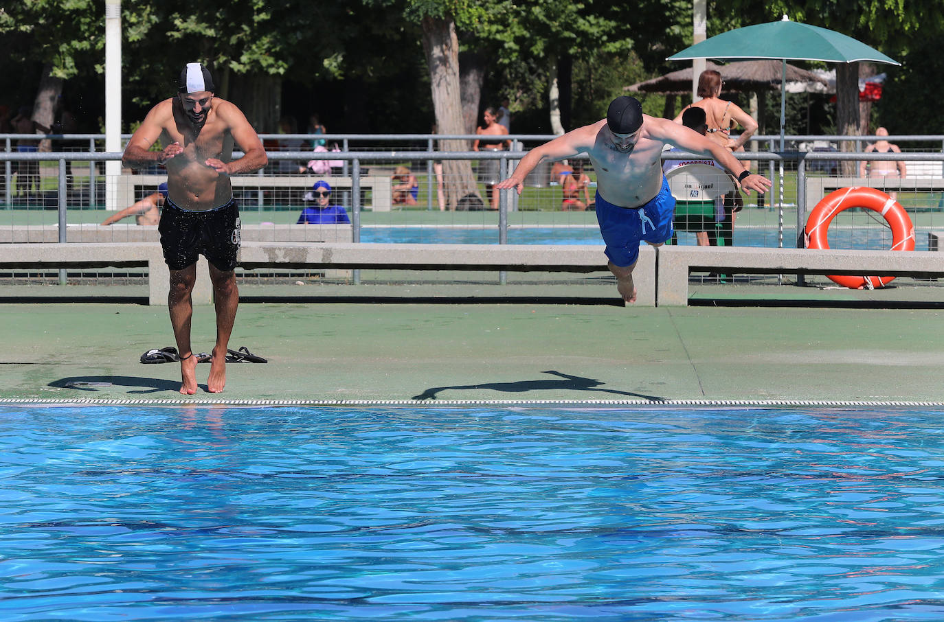 La ola de calor abarrota las piscinas de Palencia
